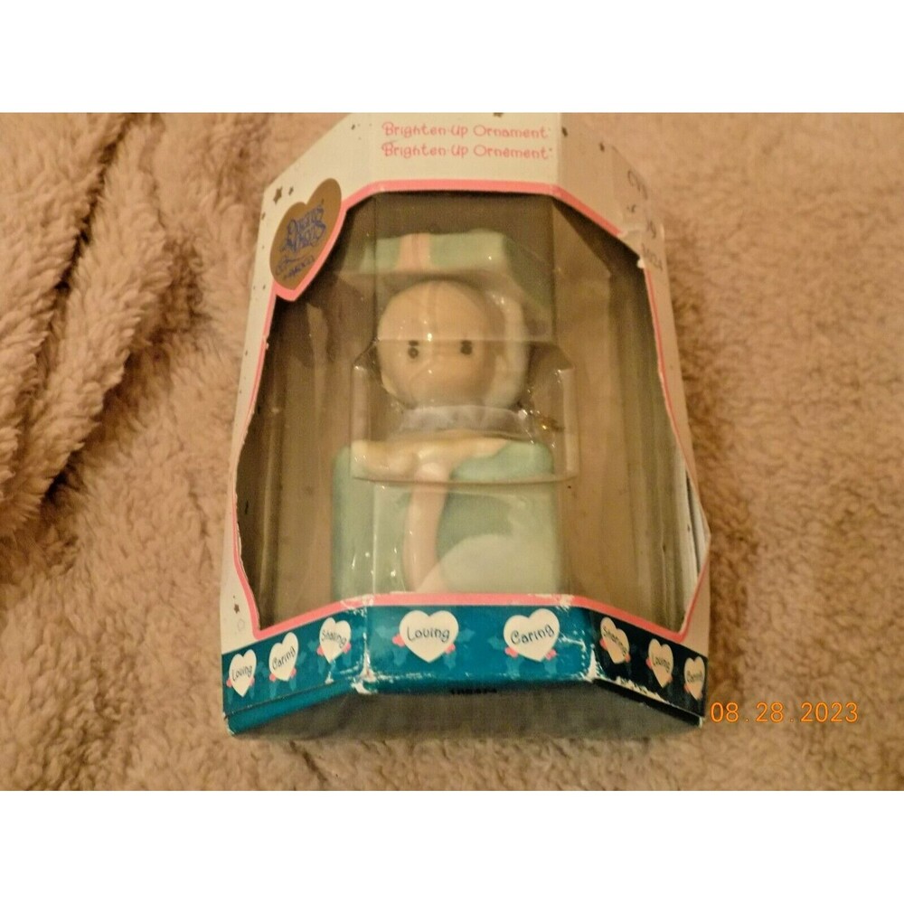 Precious Moments Brighten Up Christmas Ornament By Enesco dated 2001 #105374